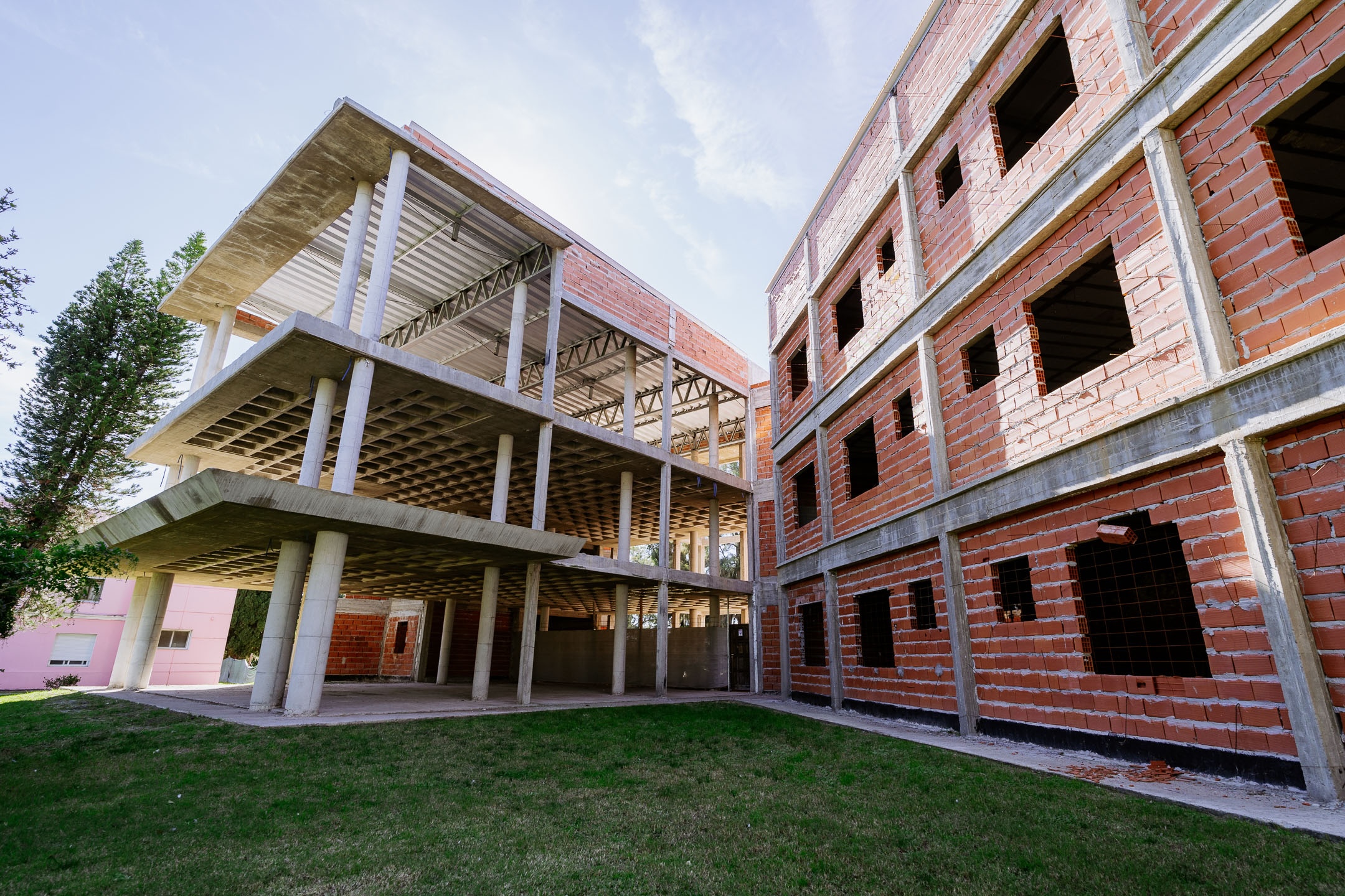 Estructura del edificio en construcción — foto 2 de 3